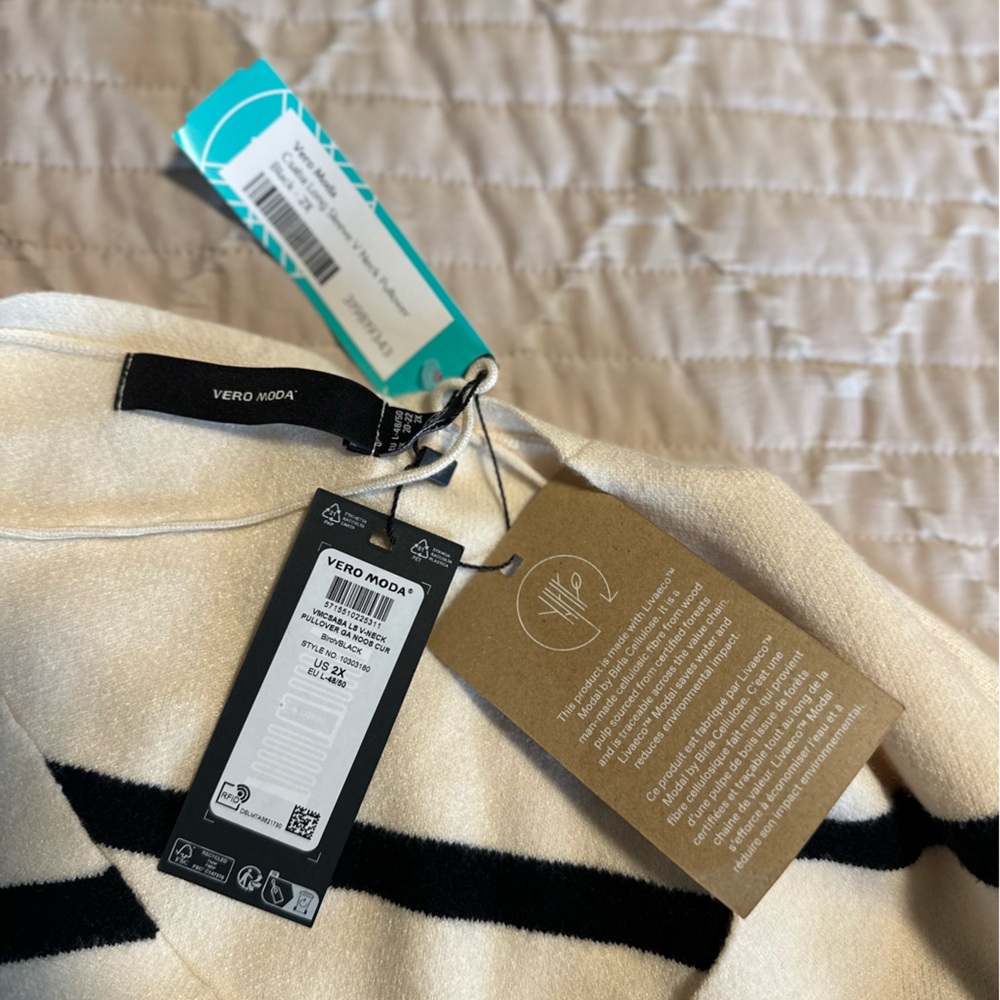 Sweater - Picture 6 of 6